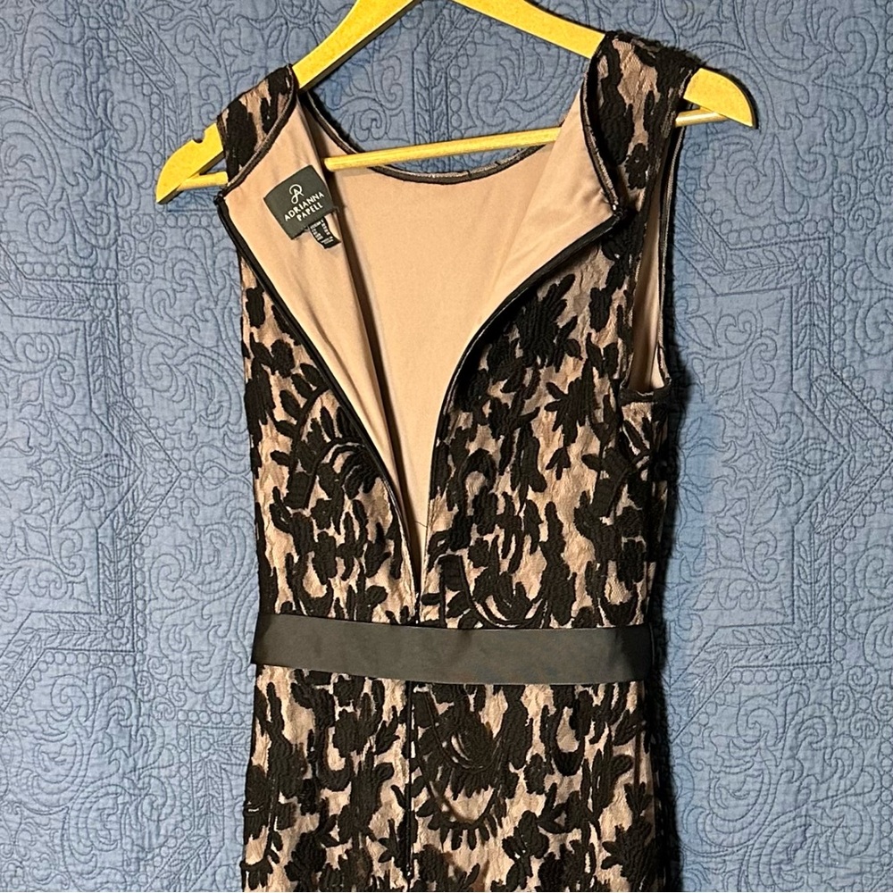 Adrianna Papell Evening Gown. Size 6, Floor Length. Black lace overlay, tan slip - Picture 8 of 11